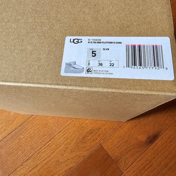UGG Ultra Mini Platform High Shine Boots - Picture 3 of 3